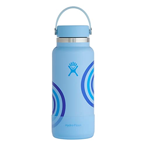 Hydro Flask Flex Cap Bottle with Boot – Stainless Steel Reusable Water Bottle – Vacuum Insulated – 32 oz (Blue)