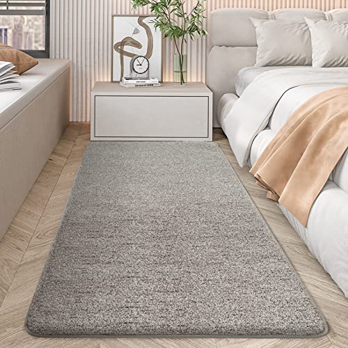 Color G Area Rugs, 1.7×4 Feet Bedside Rugs Floor Rugs for Bedroom, Machine Washable Extra Soft Comfortable Carpet for Bedroom, Non-Slip Small Area Rug for Kids Puppy Home Decor Aesthetic, Beige