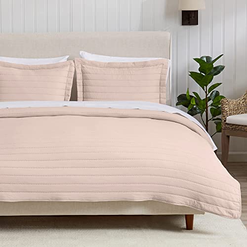 Great Bay Home 3-Piece Lightweight Rose Pink King Quilt Comforter with 2 Shams | All-Season, Cozy, Modern Bedspreads | Channel Coverlet Sets | Virginia Collection