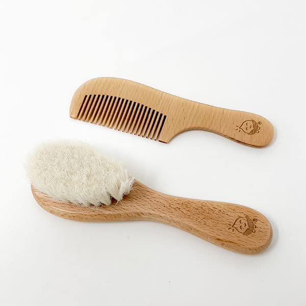 green sprouts Baby Brush & Comb Set | Gently grooms baby’s hair | Made of natural wood and bristles