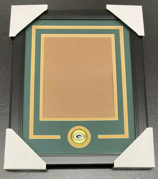 GREEN BAY PACKERS Medallion Frame Kit 8×10 Photo Double Mat VERTICAL