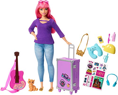 Barbie Dreamhouse Adventures Doll & Accessories, Travel Set with Daisy Doll, Kitten, Working Suitcase & 9 Pieces [Amazon Exclusive]