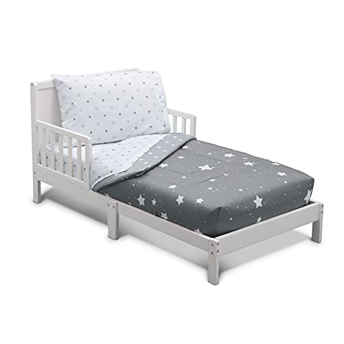 Delta Children 4 Piece Toddler Bedding Set for Boys – Reversible 2-in-1 Comforter – Includes Fitted Comforter to Keep Little Ones Snug, Bottom Sheet, Top Sheet, Pillow Case – Dusty Skies, Grey Stars