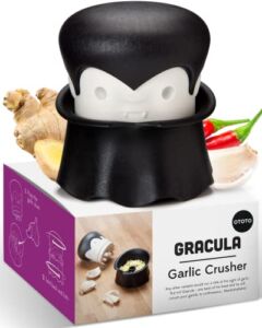 OTOTO Gracula Garlic Crusher – Halloween Kitchen Accessories – Twist Top Garlic Mincer & Easy Squeeze Manual Garlic Press & Peeler – BPA Free, Easy Clean & Dishwasher Safe
