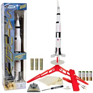 Estes Saturn V Model Rocket Starter Set – Includes Assembled Rocket, Launch Pad, Launch Controller, Four AA Batteries, Recovery Wadding, and Three Engines