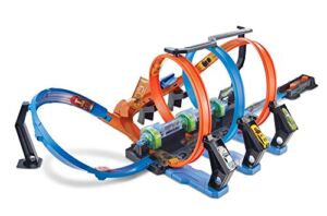 Hot Wheels Track Set and Toy Car, Large-Scale Motorized Track with 3 Corkscrew Loops, 3 Crash Zones and Toy Storage​​