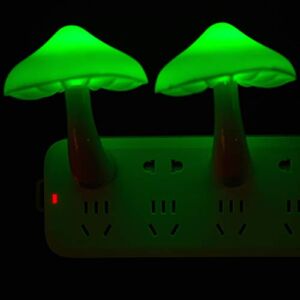 2 Pieces LED Mushroom Night Lamp Plug in Lamp Mushroom Night Light Mini Magic Mushroom Night Lights for Adults Kids Thanksgiving Christmas (Green)