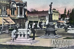 Ashland, Oregon, View of the Lithia Fountain Square (9×12 Art Print, Wall Decor Travel Poster)