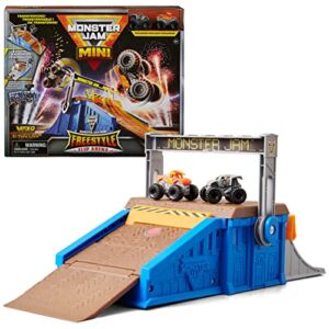Monster Jam Mini Freestyle Flip Arena Playset and Storage with 2 Mini Trucks, Kids Toys for Boys and Girls Ages 3 and up