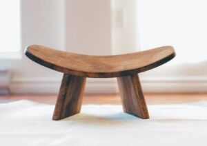 BLUECONY Meditation Bench IKUKO Basic, Preassembled Version, Wooden Kneeling Ergonomic Seiza – Solid Wood Dark Walnut, Standard Height (7″ or 18cm)