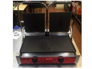 Avantco P84 Double Commercial Panini Sandwich Grill with Grooved Plates – 18 3/16″ x 9 1/16″ Cooking Surface – 120V, 3500W